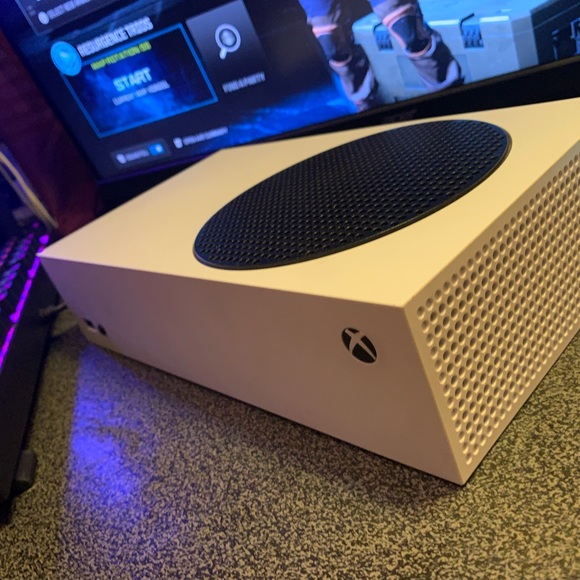 Xbox series s with a scuff controller - Picture 2 of 5